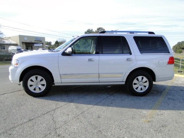 Lincoln Navigator 2010 photo 2