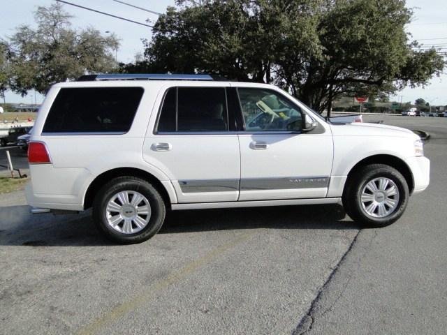 Lincoln Navigator 2010 photo 4