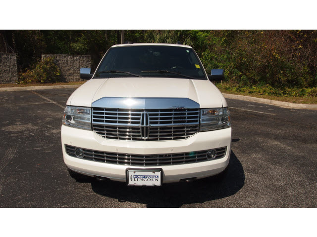 Lincoln Navigator 2010 photo 3