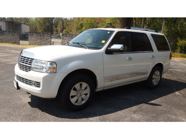 Lincoln Navigator 2010 photo 4