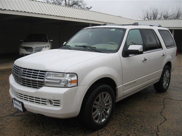 Lincoln Navigator 2010 photo 1