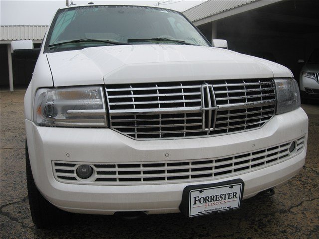 Lincoln Navigator 2010 photo 2