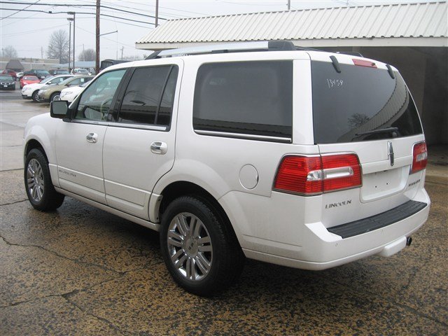 Lincoln Navigator 2010 photo 3