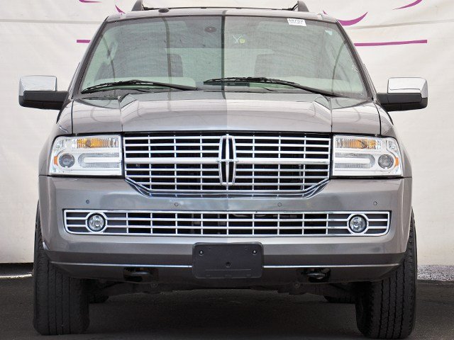 Lincoln Navigator 2010 photo 2