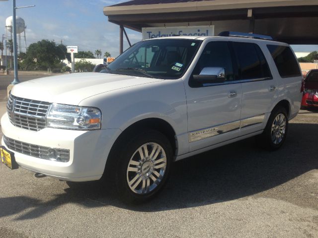 Lincoln Navigator 2012 photo 2