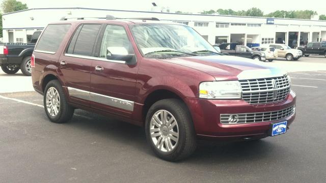 Lincoln Navigator 2012 photo 2