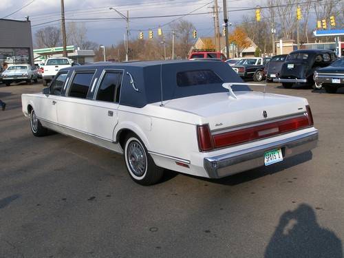 Lincoln Town Car 1987 photo 1