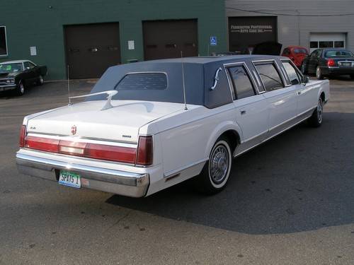 Lincoln Town Car 1987 photo 3