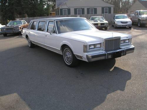 Lincoln Town Car 1987 photo 4