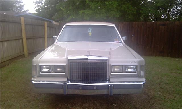 Lincoln Town Car SE W/rear-seat Entertainment Sedan