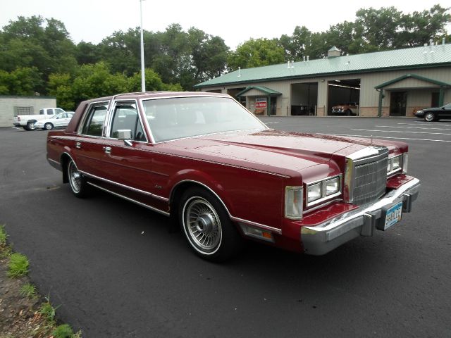 Lincoln Town Car 1988 photo 1