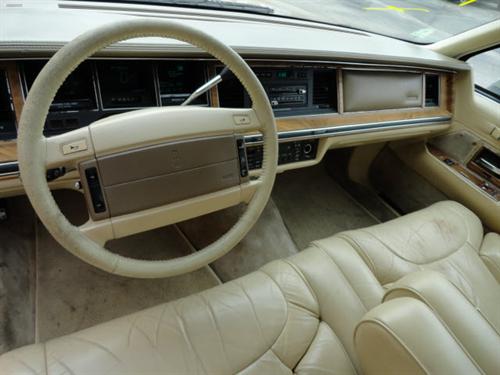 Lincoln Town Car 1990 photo 3