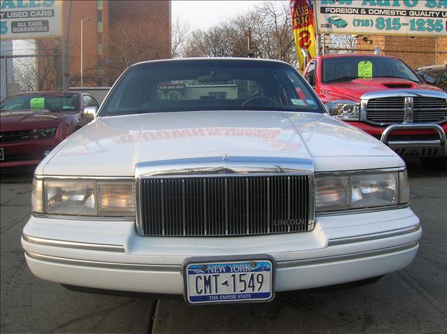 Lincoln Town Car DOWN 4.9 WAC Sedan