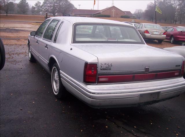 Lincoln Town Car 1991 photo 2