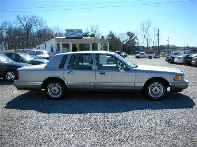 Lincoln Town Car 1991 photo 2