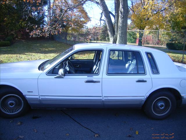 Lincoln Town Car 1991 photo 2