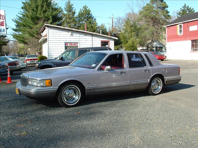 Lincoln Town Car 1991 photo 2