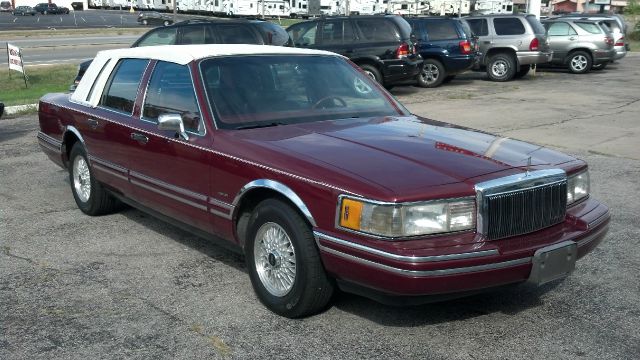 Lincoln Town Car 1992 photo 1