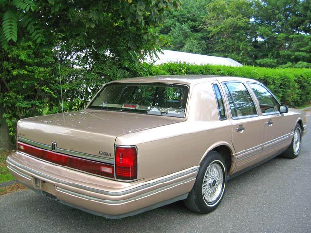 Lincoln Town Car 1993 photo 1