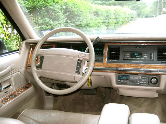 Lincoln Town Car 1993 photo 2