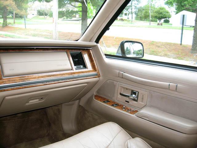 Lincoln Town Car 1993 photo 3