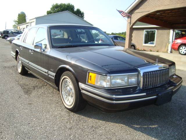 Lincoln Town Car 1993 photo 1