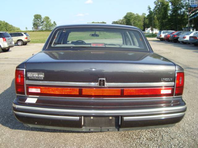 Lincoln Town Car 1993 photo 4