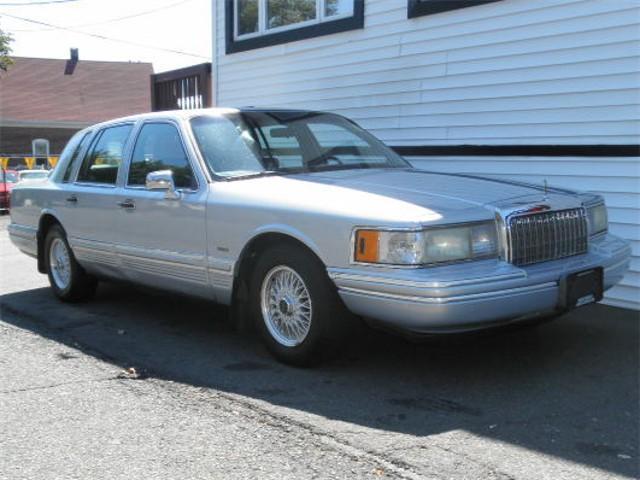 Lincoln Town Car 1993 photo 1