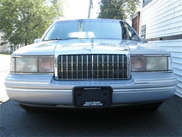 Lincoln Town Car 1993 photo 2