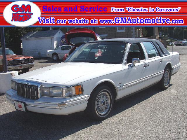 Lincoln Town Car DOWN 4.9 WAC Sedan