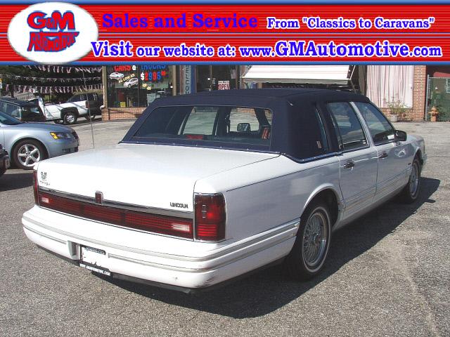 Lincoln Town Car 1993 photo 2