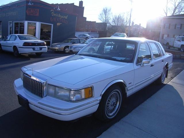 Lincoln Town Car 1993 photo 1