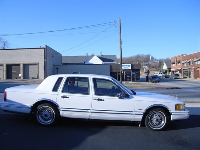 Lincoln Town Car 1993 photo 4