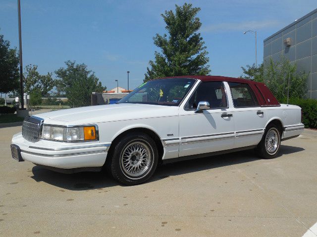 Lincoln Town Car 1993 photo 2