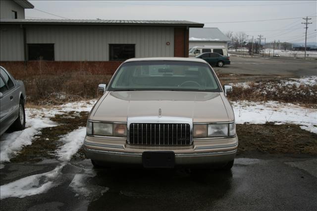 Lincoln Town Car DOWN 4.9 WAC Sedan