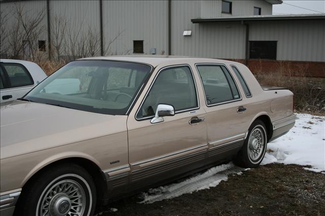 Lincoln Town Car 1993 photo 1