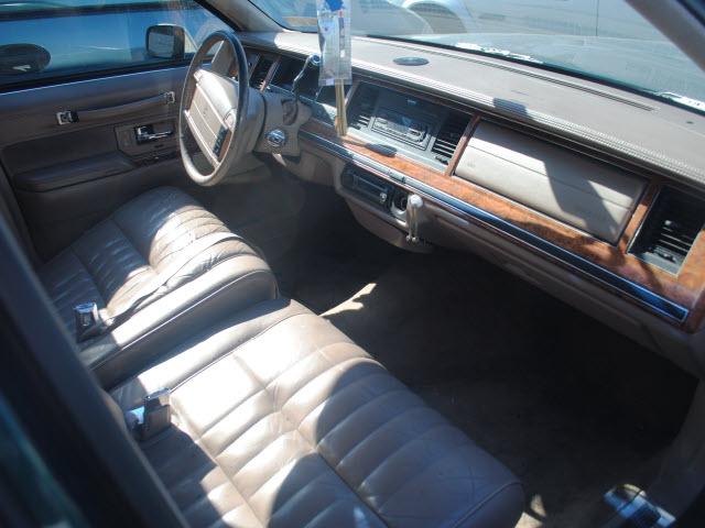 Lincoln Town Car 1993 photo 1