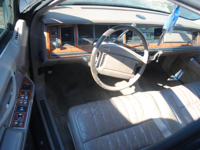 Lincoln Town Car 1993 photo 4