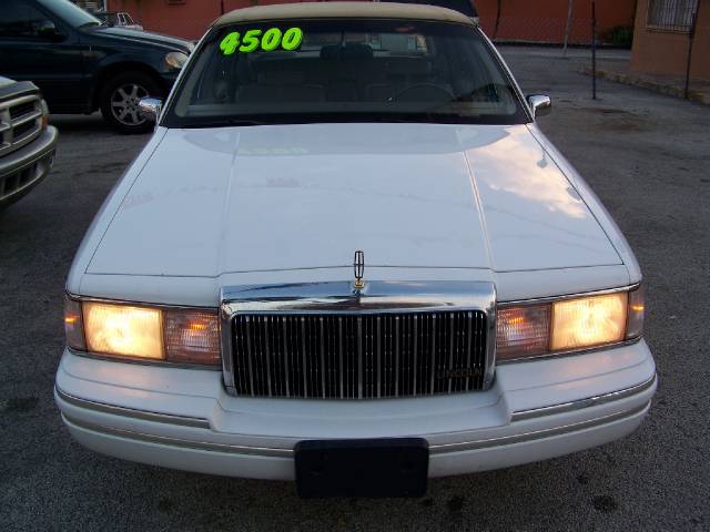 Lincoln Town Car 1993 photo 2