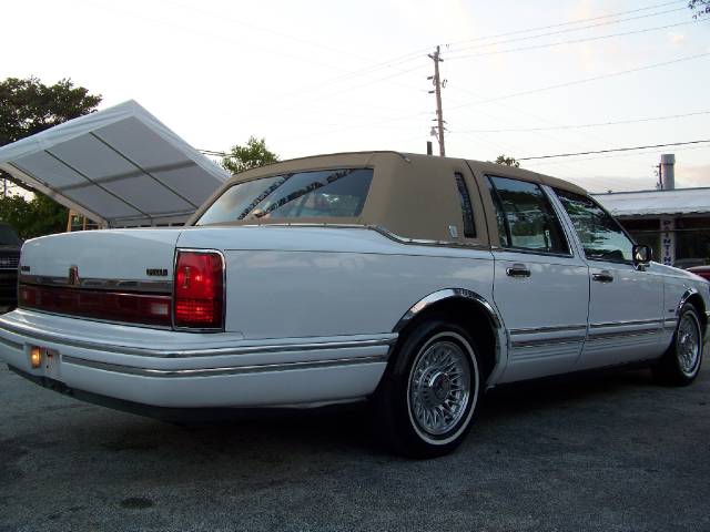 Lincoln Town Car 1993 photo 4