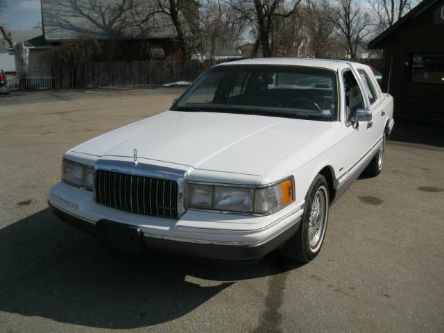 Lincoln Town Car 1993 photo 1