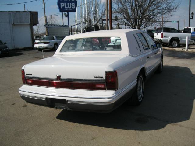 Lincoln Town Car 1993 photo 4