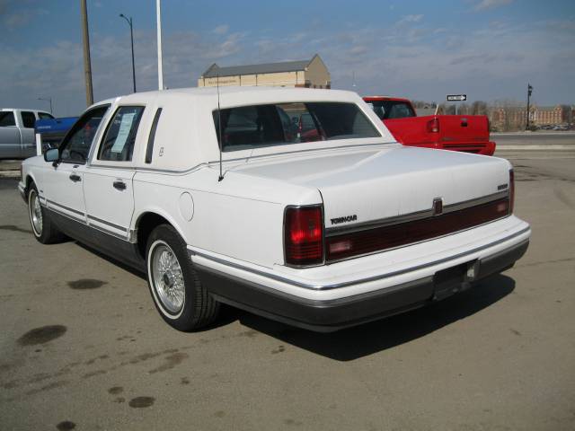 Lincoln Town Car 1993 photo 5