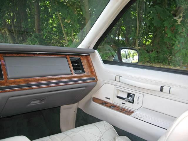 Lincoln Town Car 1993 photo 3