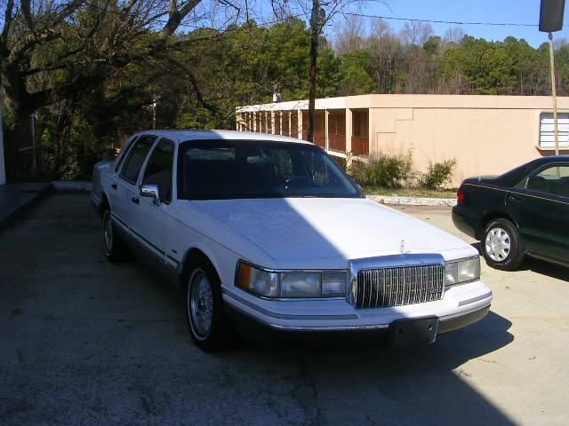 Lincoln Town Car DOWN 4.9 WAC Sedan