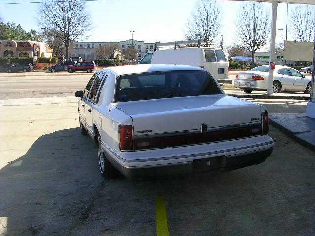 Lincoln Town Car 1993 photo 1