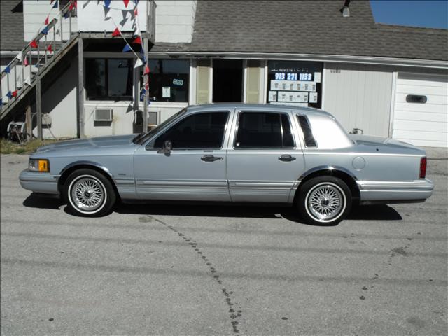 Lincoln Town Car 1993 photo 2