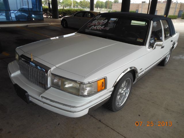 Lincoln Town Car 1993 photo 1