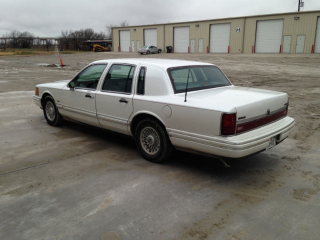 Lincoln Town Car 1994 photo 2