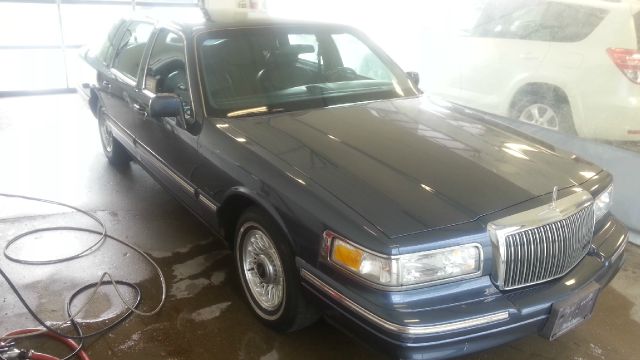 Lincoln Town Car DOWN 4.9 WAC Sedan